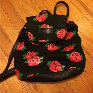 Small Cute Rose PrintedBackpack Hlzblz